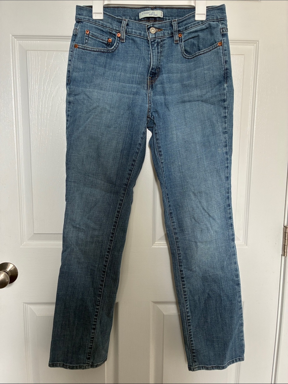 Levi's Women's Straight Leg Jeans in Medium Blue Wash